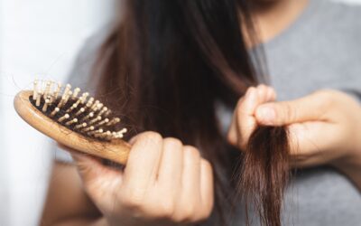 Caída del pelo en el posparto: causas, prevención y cuándo consultar a un profesional
